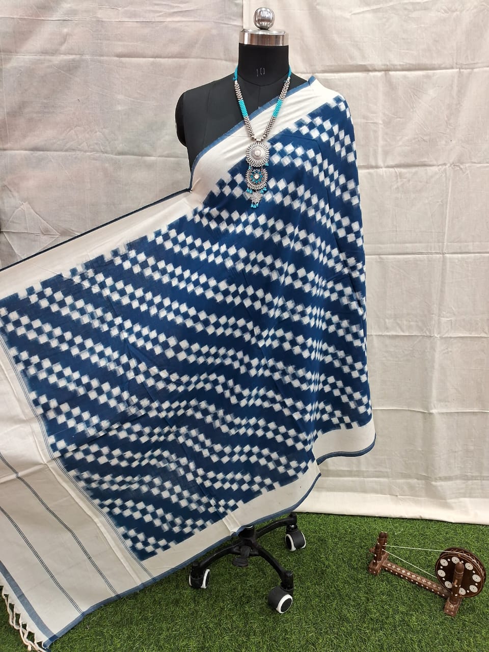 double ikkat duppata | white and red (copy) double ikkat duppata | white and red (copy)