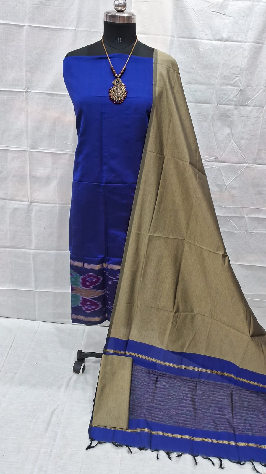 pochampally ikat magenta ikat border handloom set pochampally ikat magenta ikat border handloom set