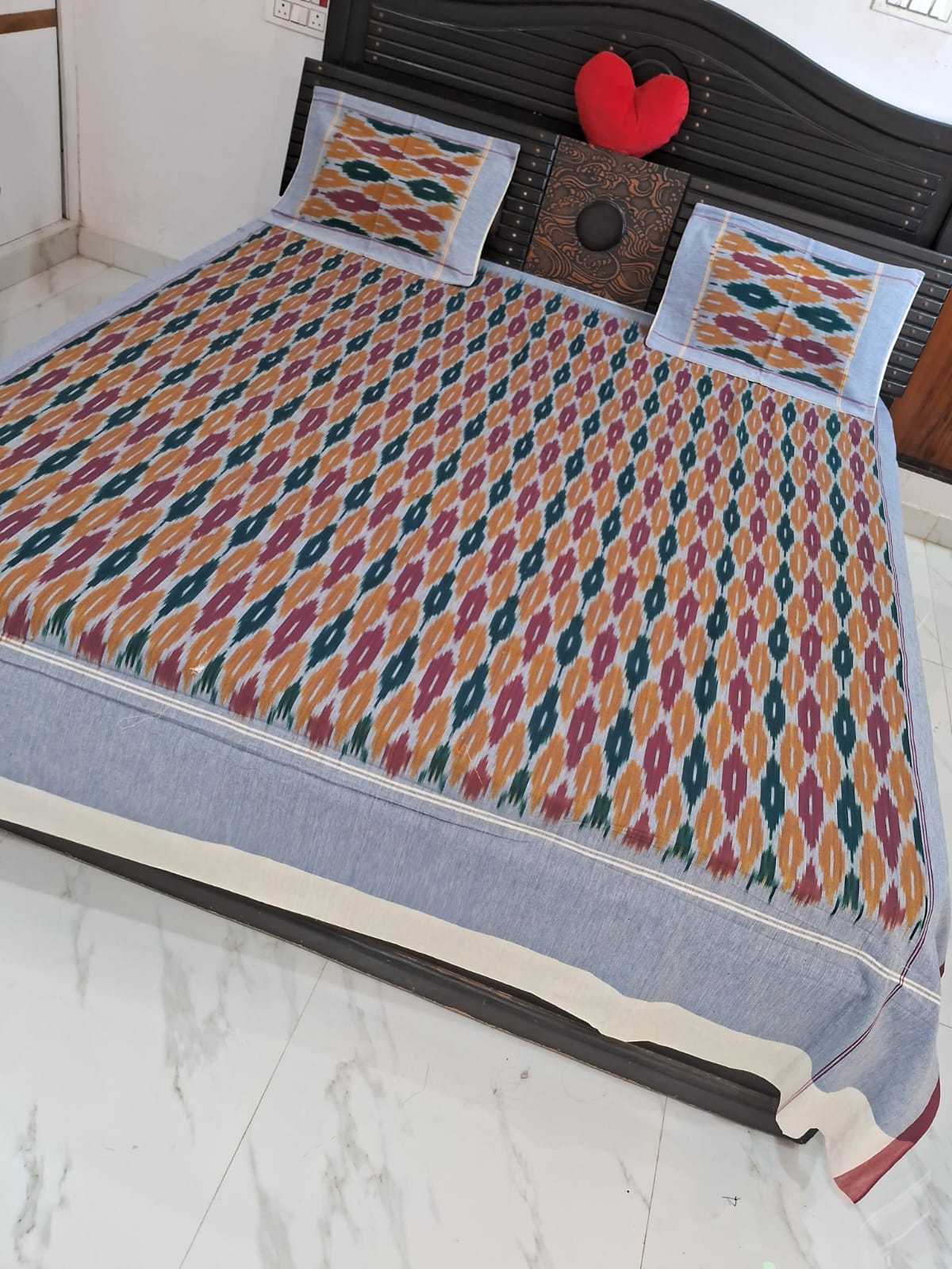 Premium Ikkat Handloom Double/Queen Size Bed Sheet (90 x 108 inches) - Image 4